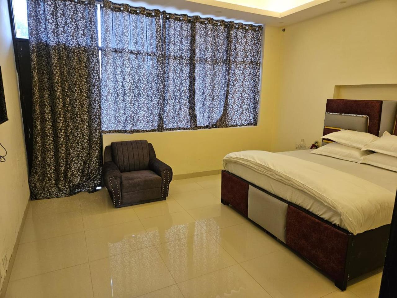 Ashirwaad 249 Bed & Breakfast Greater Noida Exterior photo